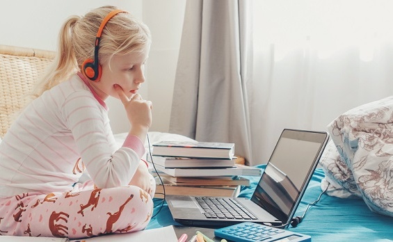 girl in bed learning online