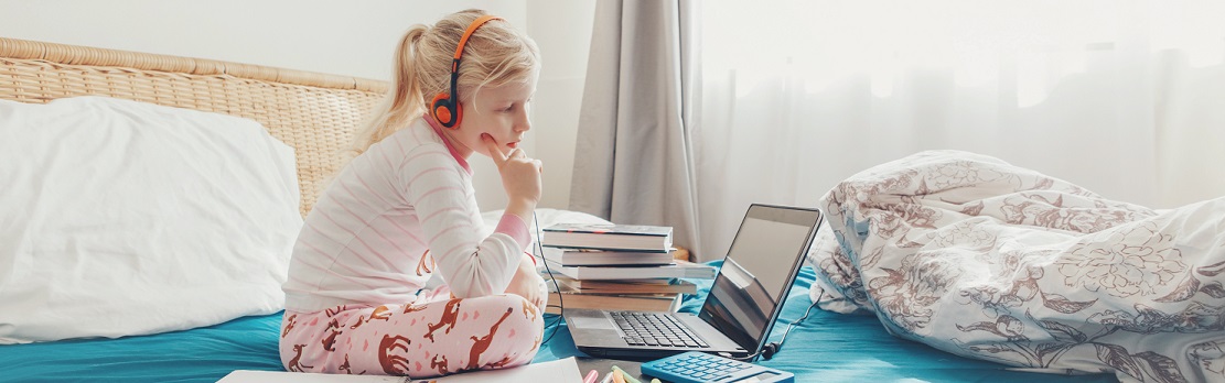 girl in bed learning online