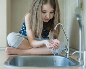 child drinking from filtered tap water