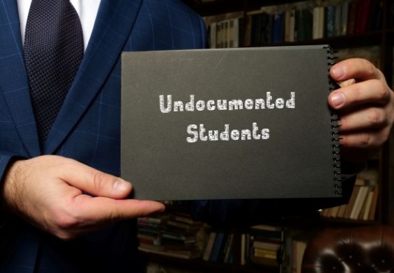 tips for undocumented students applying to college